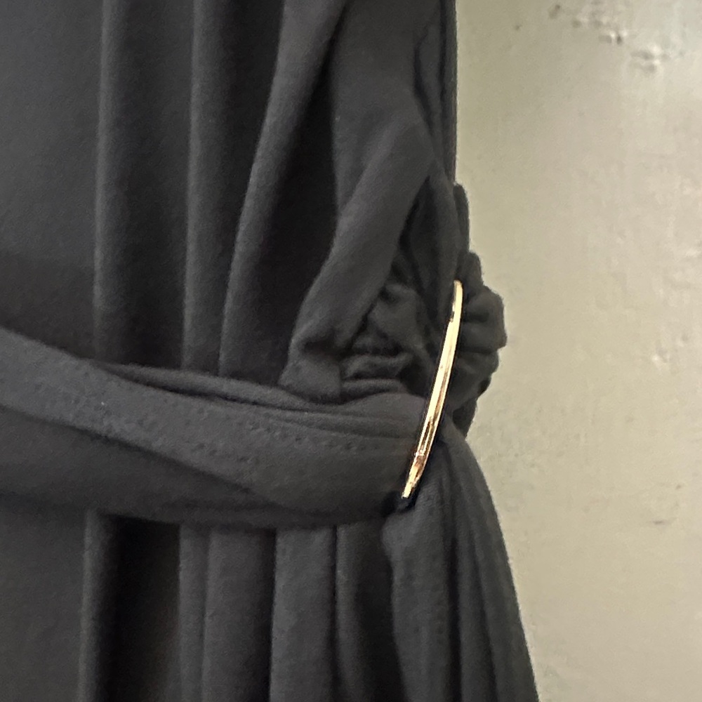 Elegant Black Maxi Dress - Picture 6 of 8
